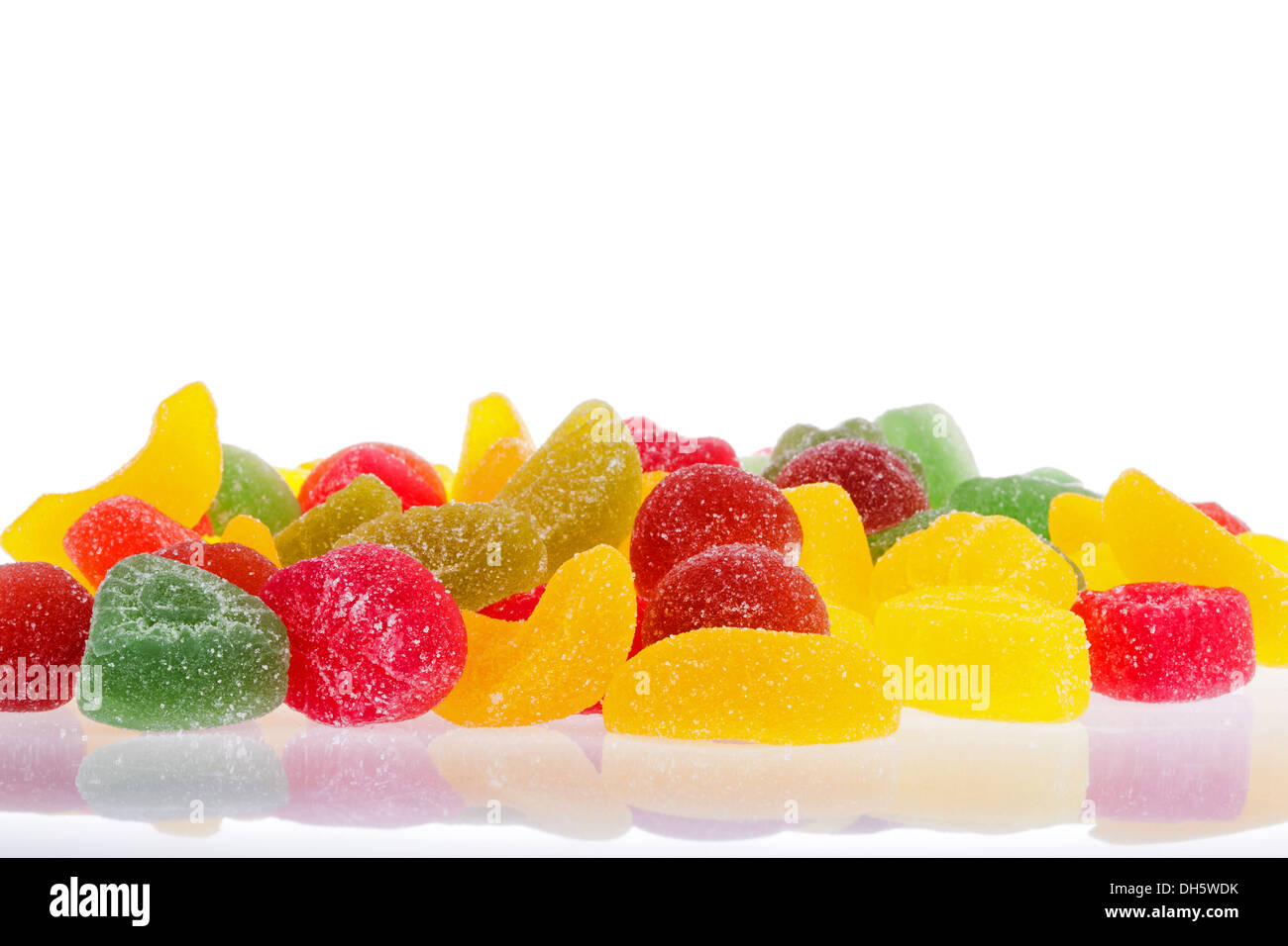 Deliziosa marmellata colorato su sfondo bianco Foto Stock