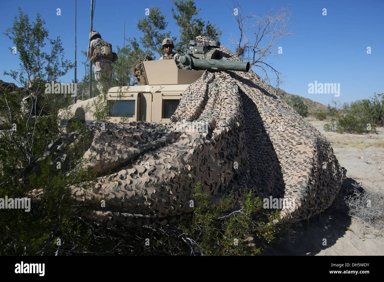 MARINE CORPS AIR STATION YUMA, Ariz. - Lance Cpl. John Hollis, mitrailleur, combinata Anti-Armor Team 2, 1° Battaglione, 7 Ma Foto Stock