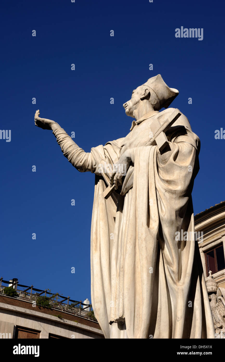 Italia, Roma, chiesa dei Santi Ambrogio e Carlo al corso, statua di San Carlo Foto Stock