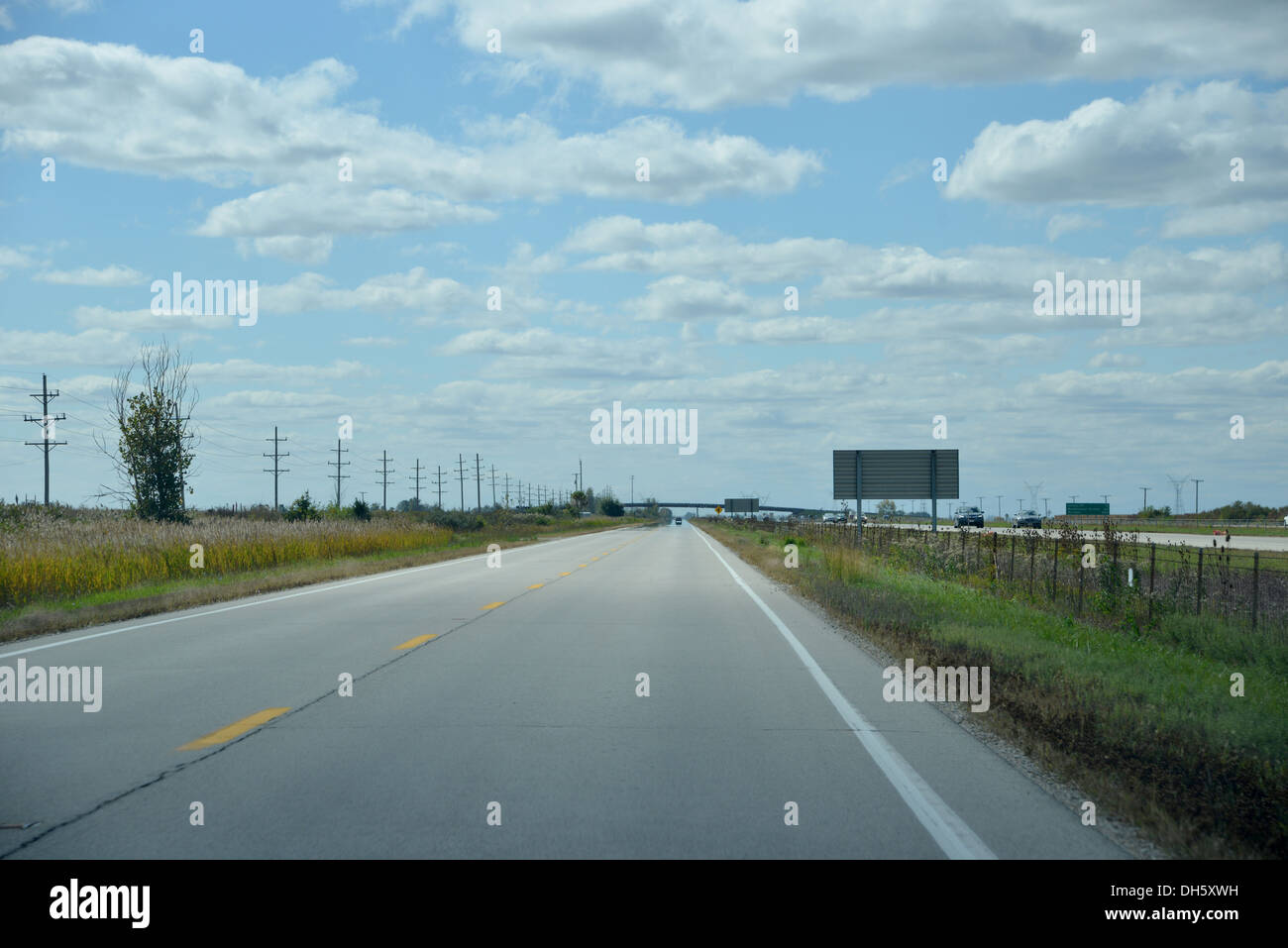 Vecchio di due route di corsia 66 costeggia il più recente multi lane in autostrada in Missouri Foto Stock