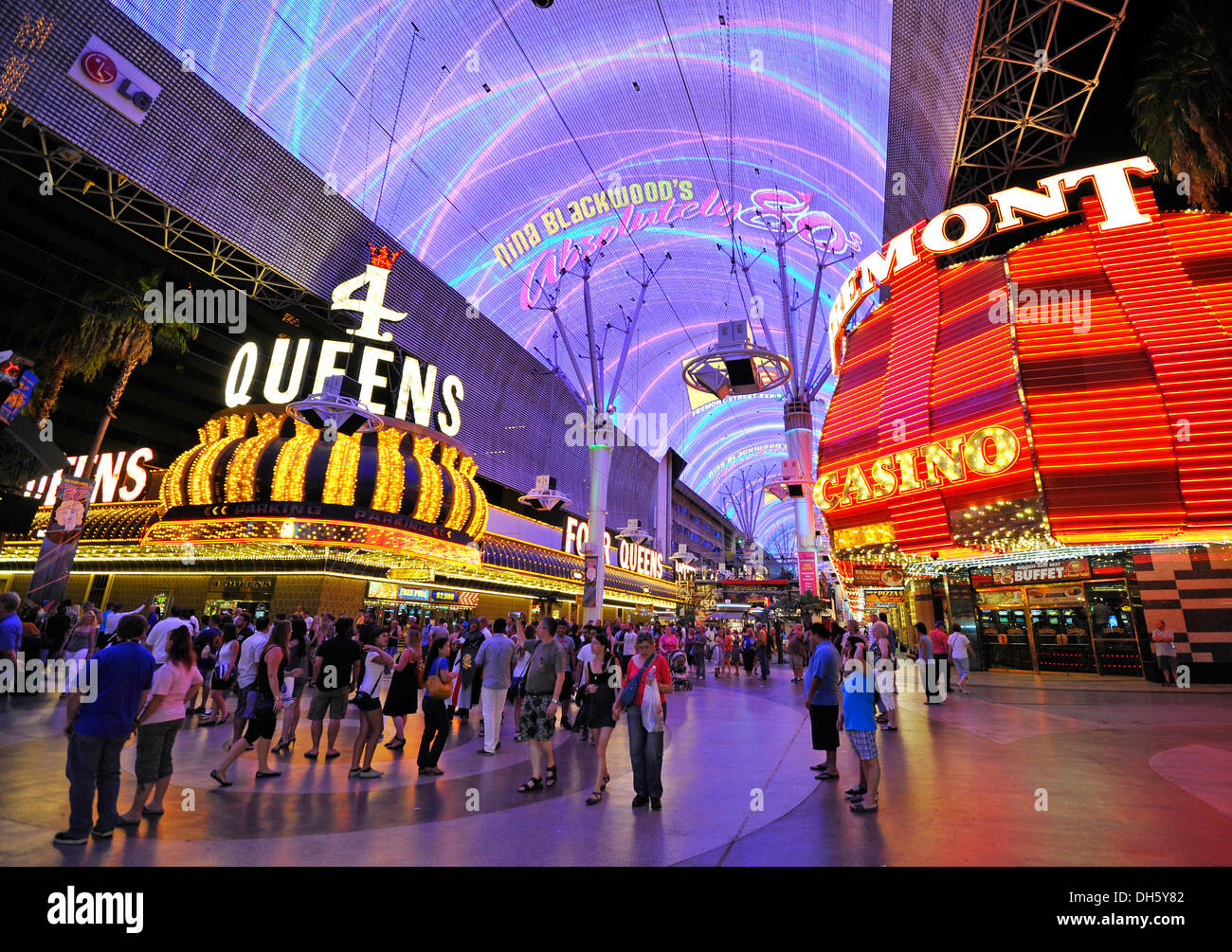 Il Neon cupola di Fremont Street Experience in vecchia Las Vegas Casino Hotel 4 Queens, Fremont Casino, Downtown Las Vegas, Nevada Foto Stock