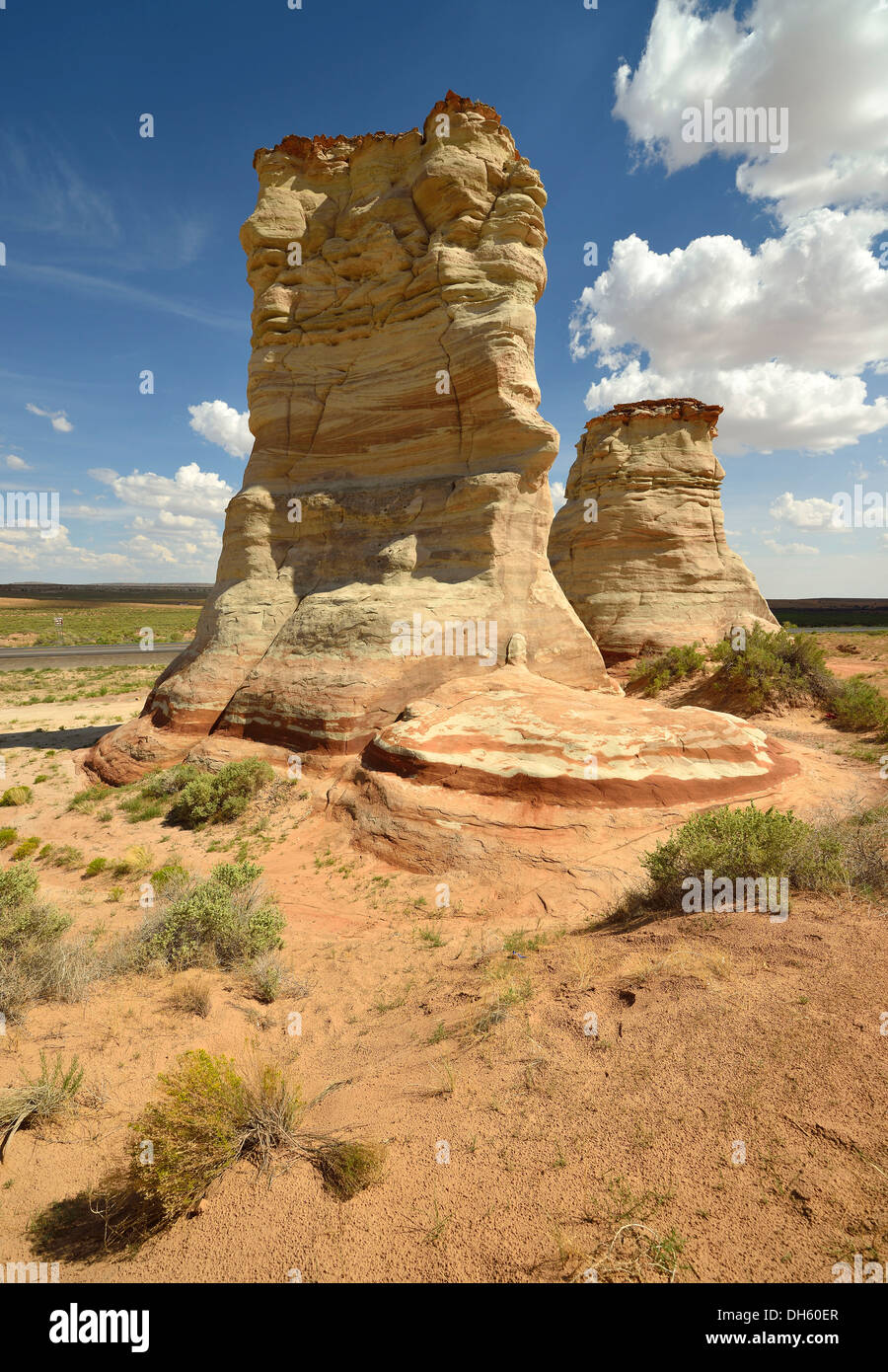 Piedi di elefante, un eroso hoodoos rock formazione scolorito da minerali, Tonalea, Navajo Nation Reservation, Arizona Foto Stock