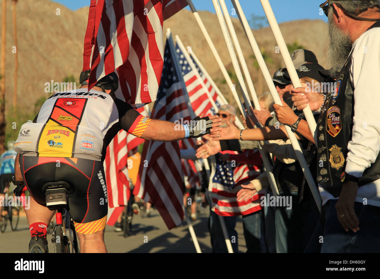 Centro di combattimento Marines hanno partecipato al primo Patriot Ride in La Quinta ott. 26, 2013. La corsa era in onore di tutti i funzionari pubblici nelle comunità locali. Foto Stock