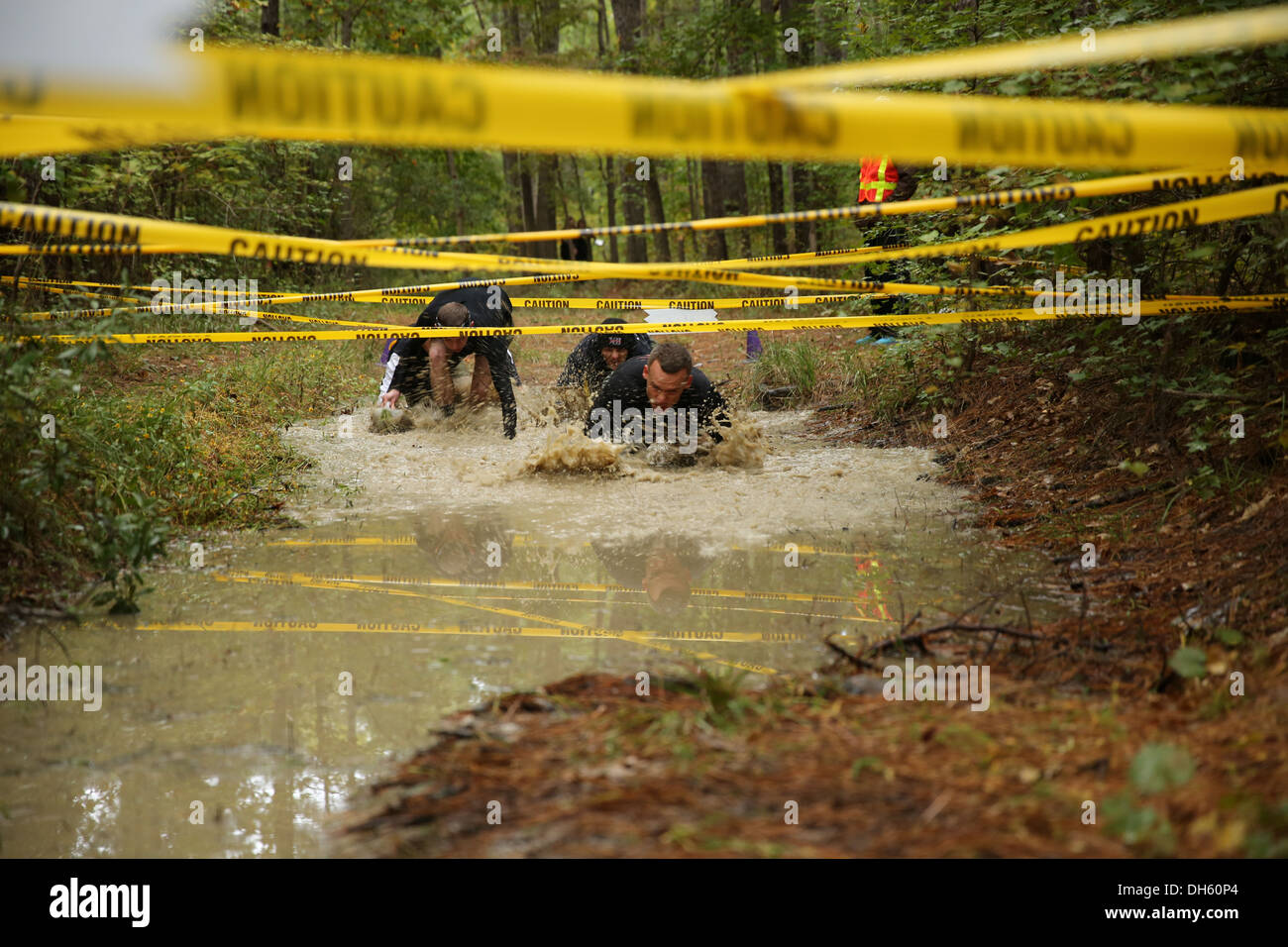 Marines hanno gareggiato in Marine Corps Air Station Cherry Point di tutte le unità del terreno la concorrenza ott. 25 a Cherry Point pit Piranha. Corpo della Marina degli Stati Uniti le forze per le operazioni speciali Il comando ha sponsorizzato il caso in cui faccia marini diversi ostacoli da Foto Stock