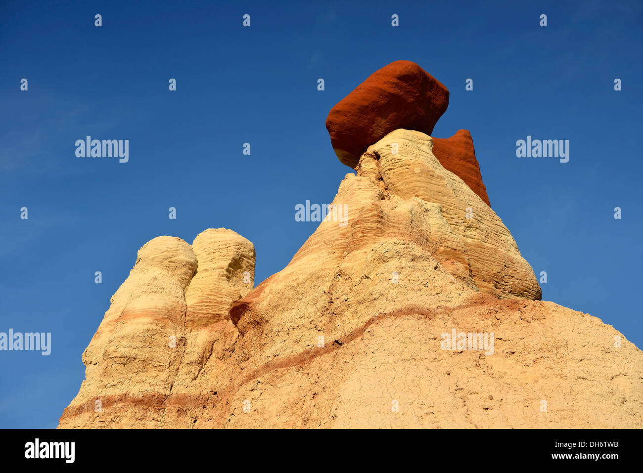 Erosi hoodoos e le formazioni rocciose del Blue Canyon di zanzara, scolorito da minerali, miniera di carbone Mesa, Deserto Dipinto Foto Stock