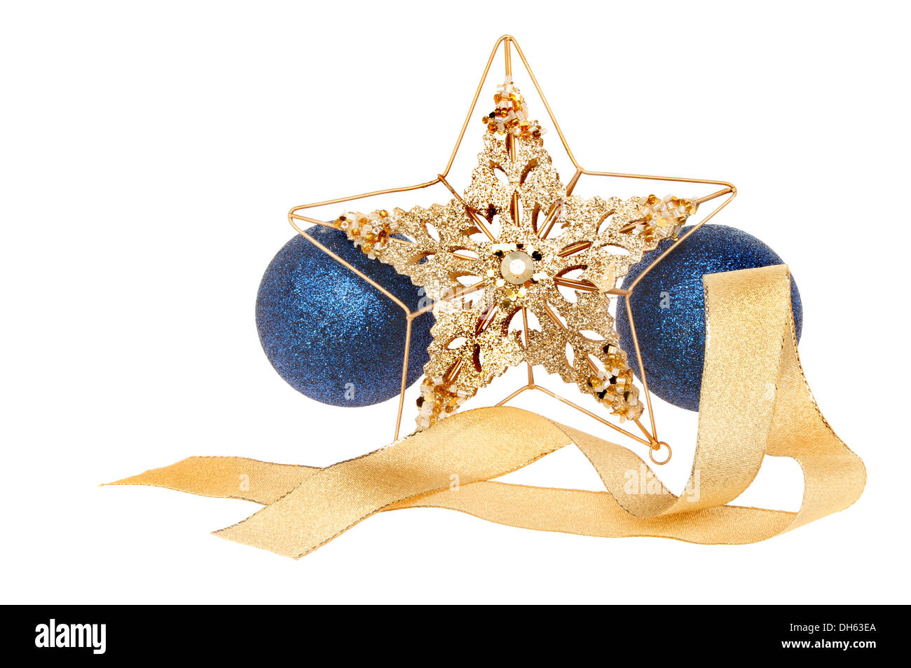 Decorazione di natale di un oro glitter star baubles blu e oro nastro isolata contro bianco Foto Stock