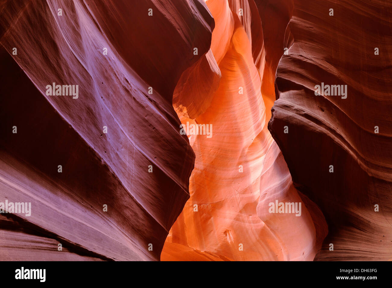 Pietra arenaria rossa della formazione Moenkopi, formazioni rocciose, i colori e le strutture a basso Antelope Canyon Slot, cavatappi Canyon Foto Stock