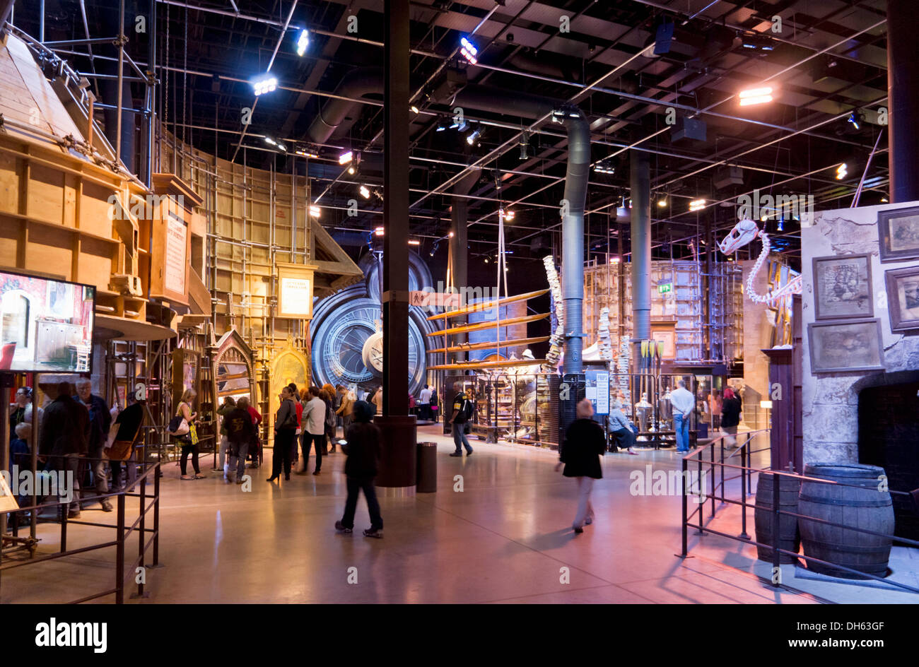 Le scene di interni nella grande sala al Harry Potter World Warner Bros Tour dello Studio Leavesden Watford Londra UK GB EU Europe Foto Stock