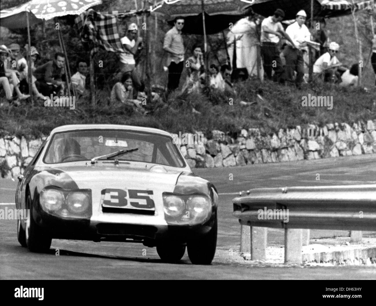 Willie Tuckett-Mike Pigneguy Austin-Healey della Le Mans Sprite con corpo speciale, Mugello 500km , Italia 28 luglio 1968. Foto Stock