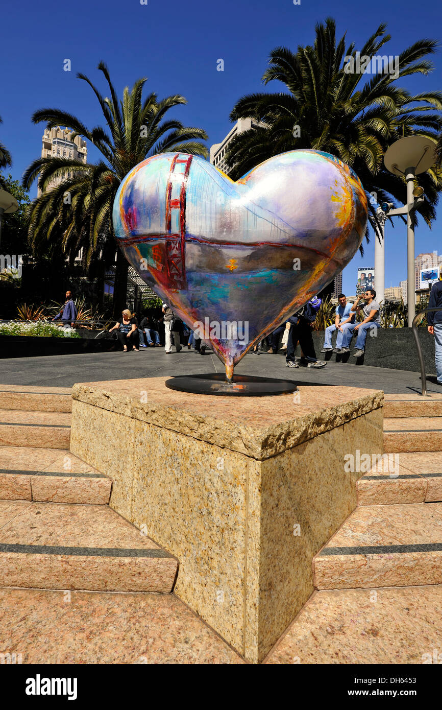 La scultura di un cuore con il Golden Gate Bridge, Union Square, Union Plaza San Francisco, California, Stati Uniti d'America Foto Stock