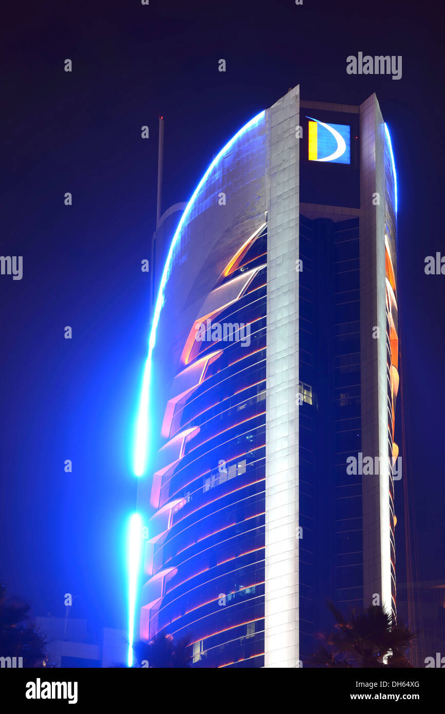 Doha torre della Banca di notte, Doha, Doha, Qatar Foto Stock