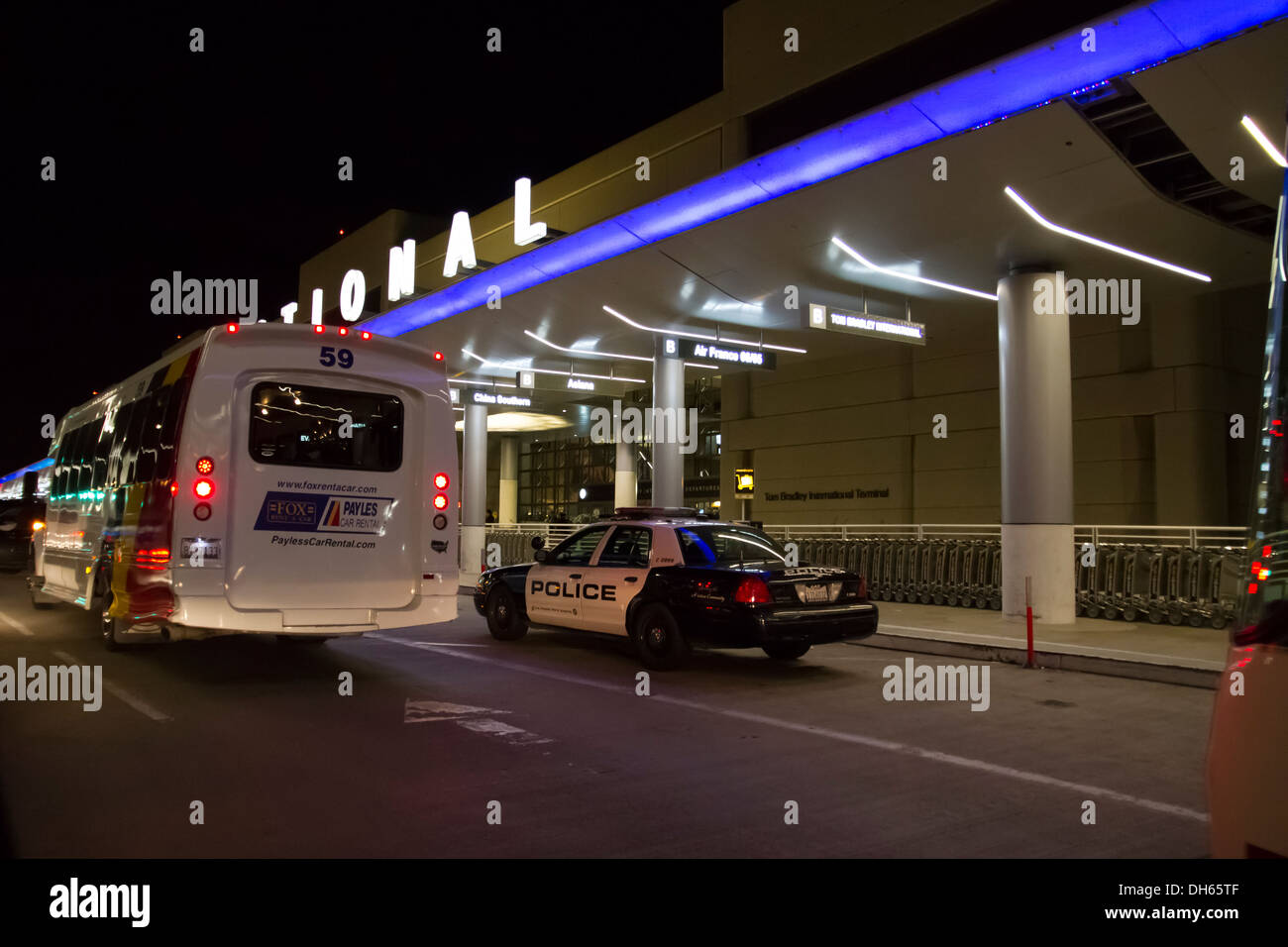 Il Tom Bradley International Terminal a LAX adiacente al Terminal 3 dove la massa ripresa avvenuta il 1 novembre 2013. Foto Stock
