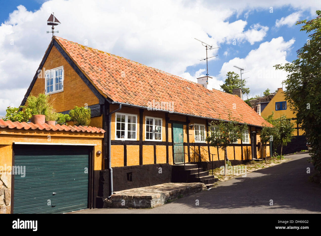 In legno case in Gudhjem village, Bornholm, Danimarca, Europa Foto Stock