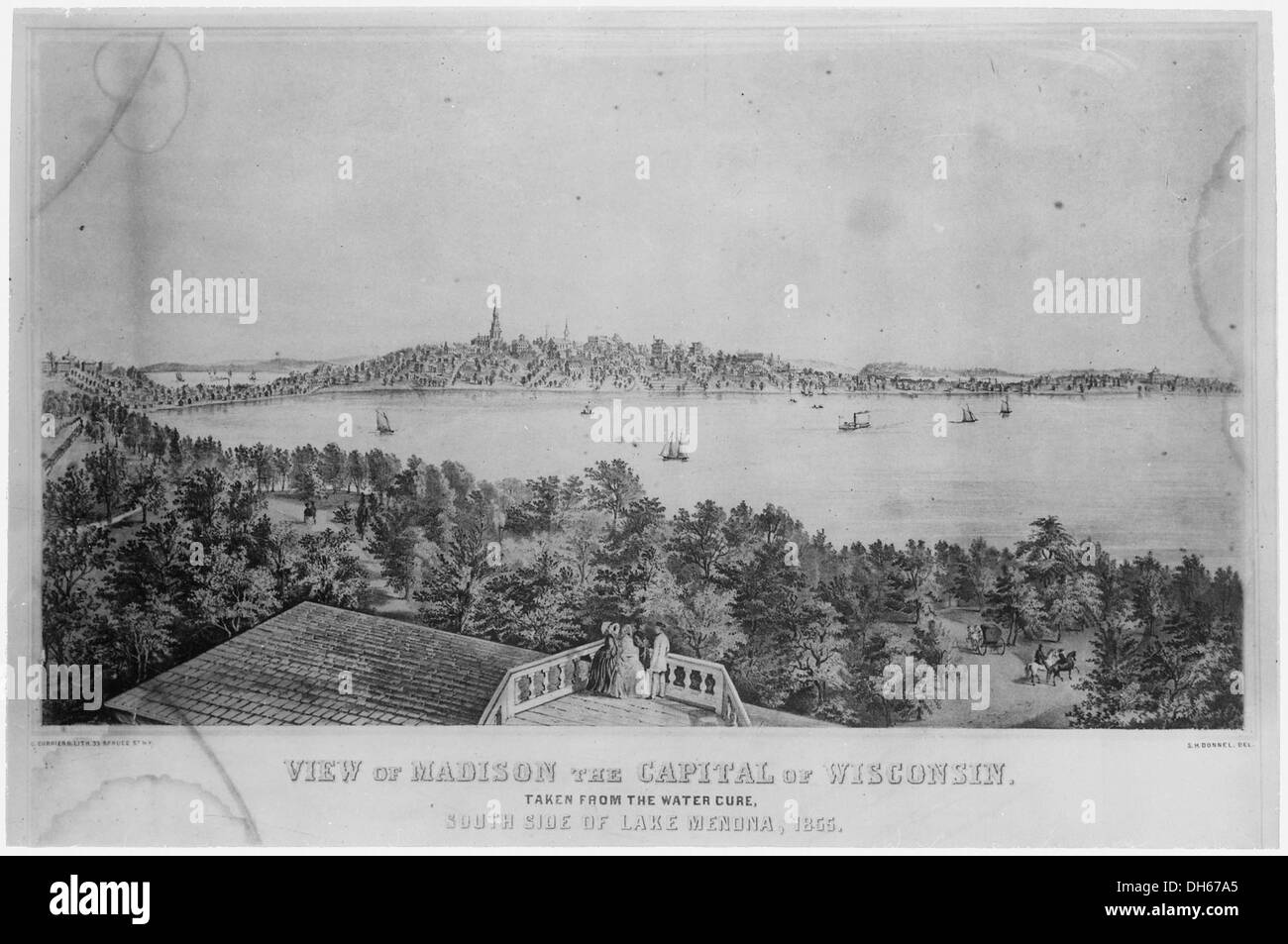 Questa fotografia del 1855 mostra una vista di Madison, Wisconsin, presa dalla Water cure sul lato sud del lago Menona. L'immagine cattura il primo paesaggio e lo sviluppo della capitale dello stato durante la metà del XIX secolo. Foto Stock