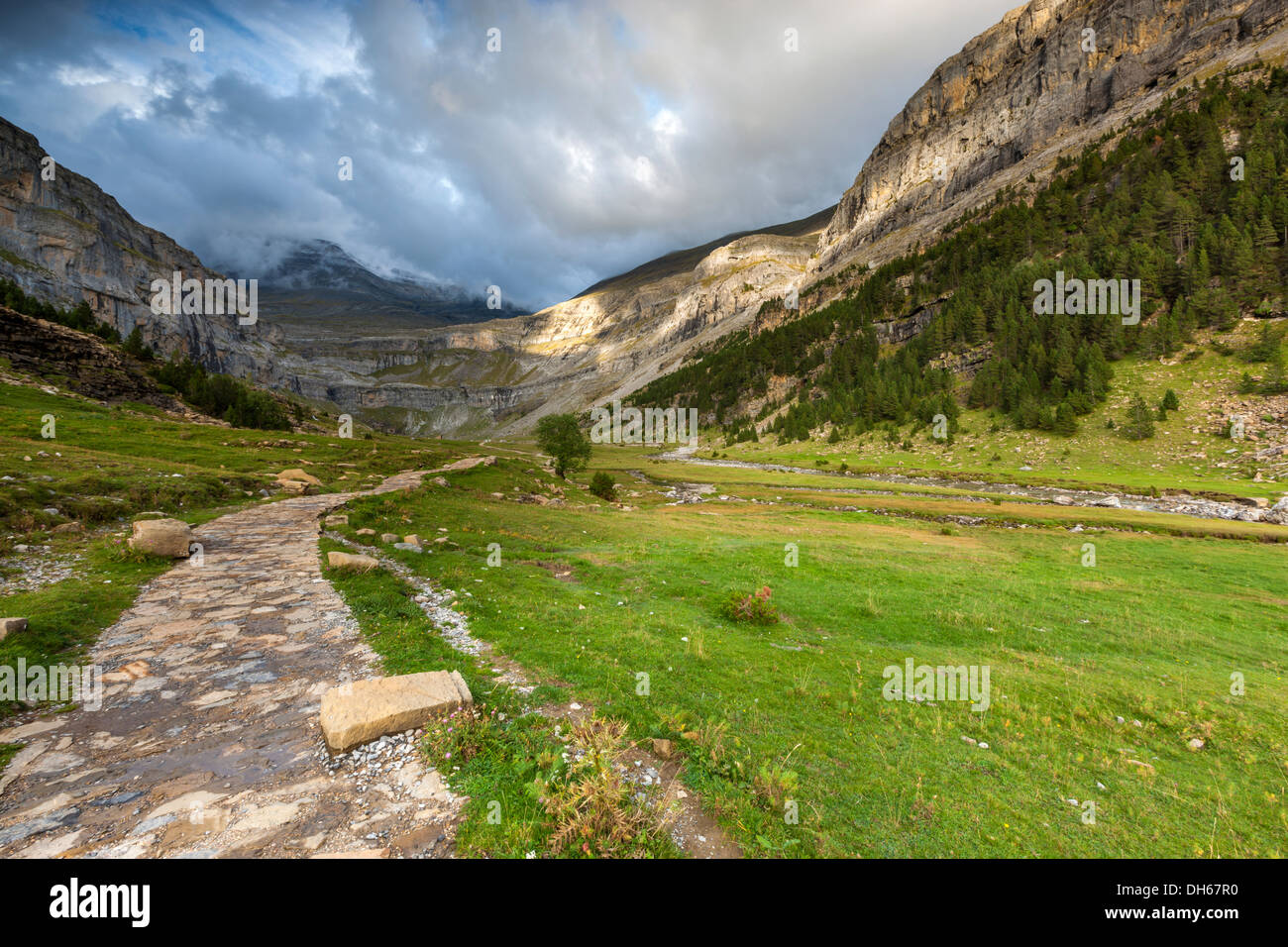 La Valle de Ordesa, Parque Nacional de Ordesa y Monte Perdido, Pirenei, provincia di Huesca, Aragona, Spagna, Europa. Foto Stock