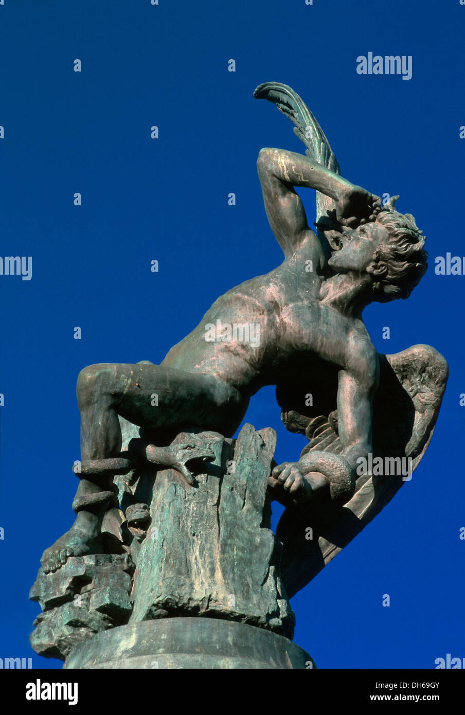 Angelo caduto sculture nel Parco del Retiro di Madrid, Spagna, Europa Foto Stock