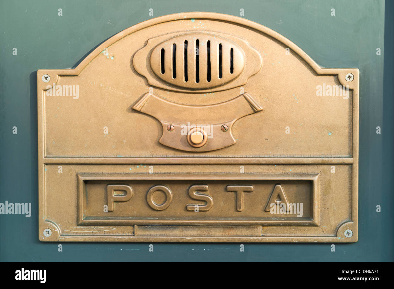 Lastra di ottone con un pulsante del campanello e un letter box, Rio de la misericordia, Cannaregio, venedig, Venezia, veneto, Italia Foto Stock