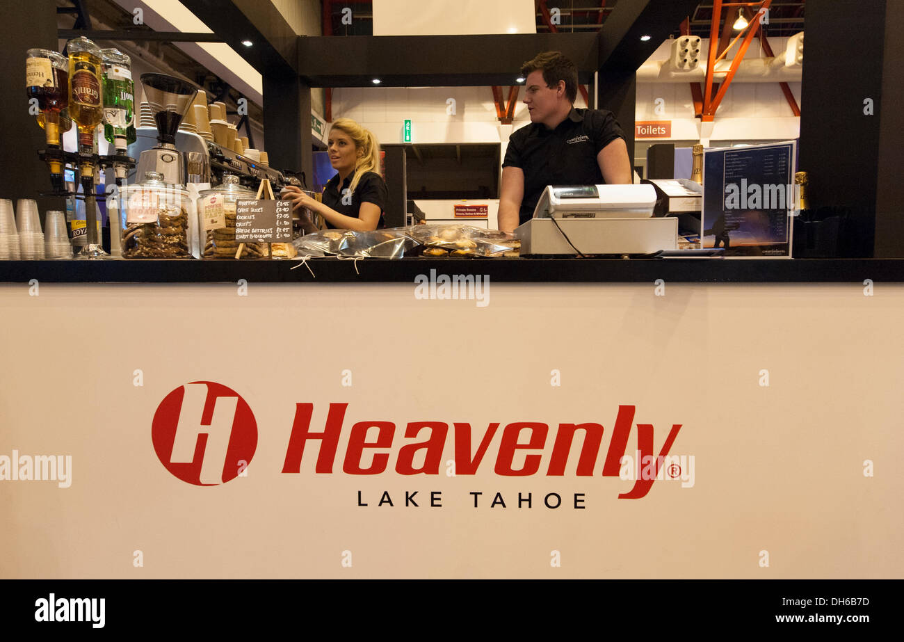Londra, Regno Unito. 1 novembre 2013. Il telegrafo di sci e di snowboard in mostra, Earls Court, Londra dal 30 Ottobre al 3 novembre. Bar e caffetteria sul lago Tahoe credito stand: Malcolm Park editoriale/Alamy Live News Foto Stock