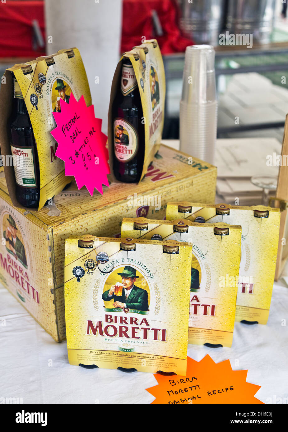 Birra Moretti birre in bottiglia in vendita presso il Festival Italiano 21 sept 2013, Peterborough, Inghilterra Foto Stock