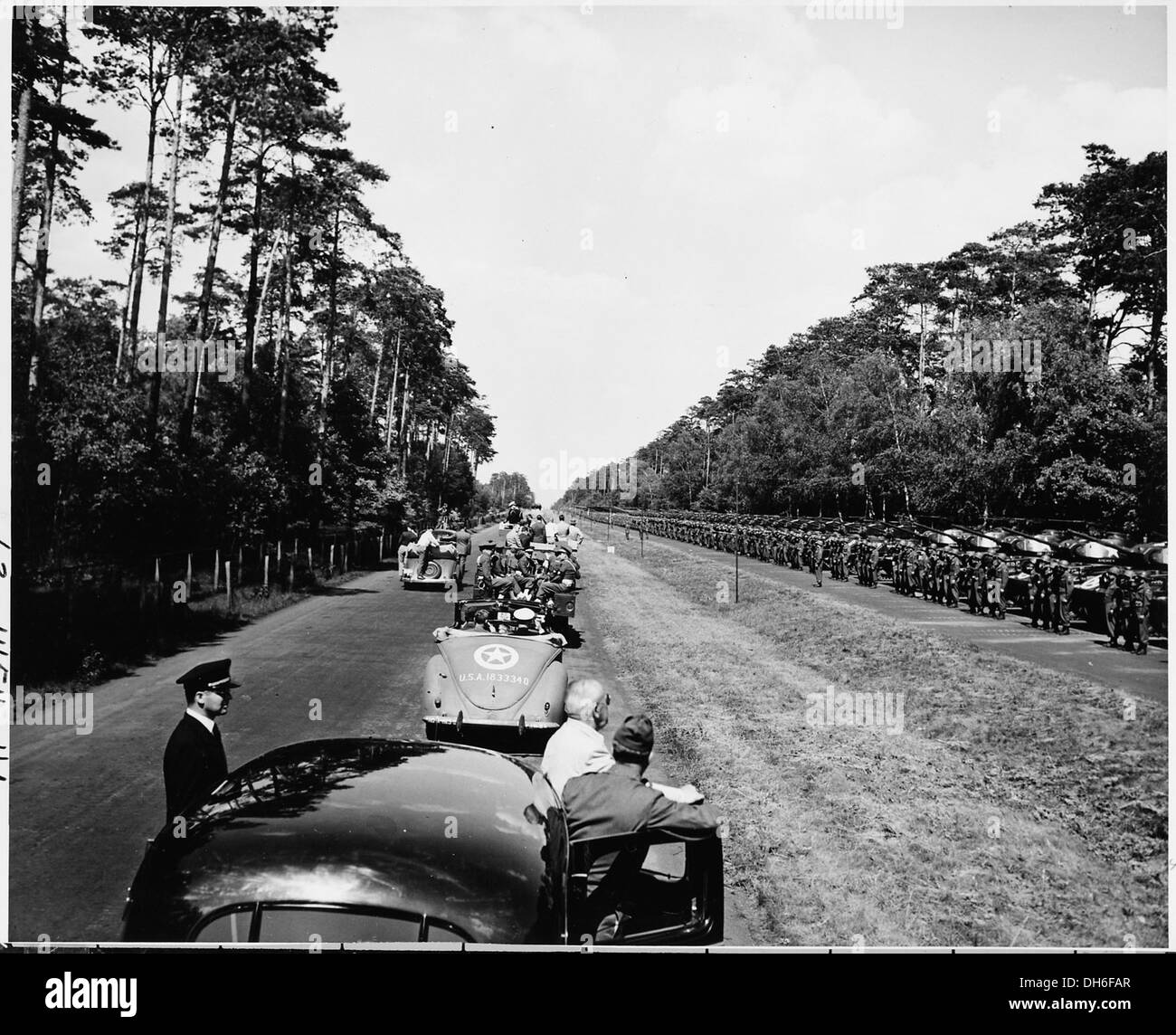 Il Presidente Truman processione del passato di pilotaggio unità della Seconda Divisione Corazzate, distribuito sull'autostrada che conduce dal... 198767 Foto Stock