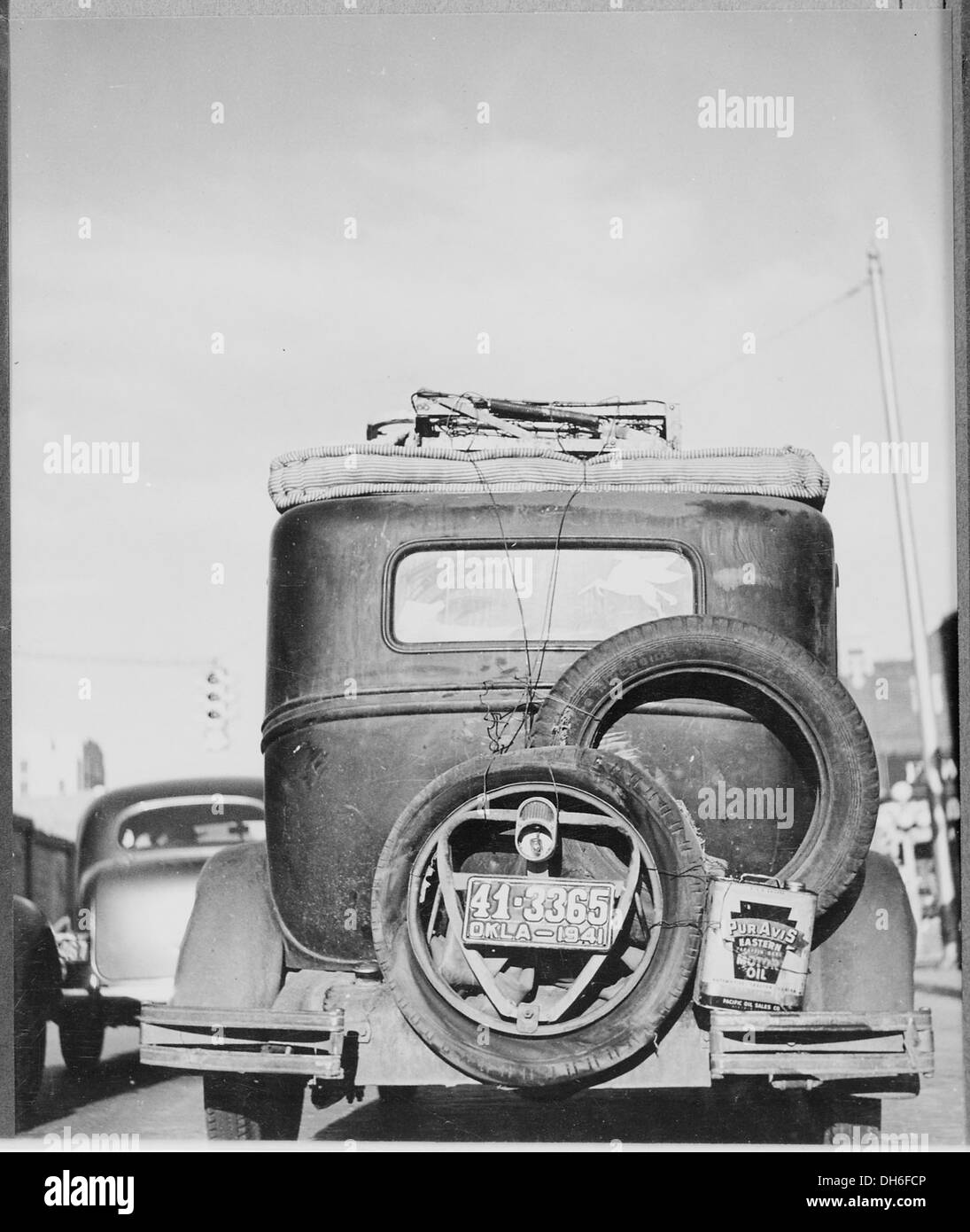 Vista posteriore di un Okie della macchina, passando attraverso Amarillo, Texas, sul suo modo west, 1941 532820 Foto Stock