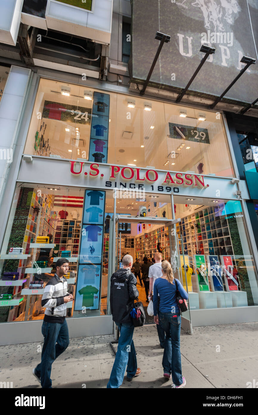 Gli Stati Uniti Polo Assn. flagship store in Times Square a New York Foto  stock - Alamy