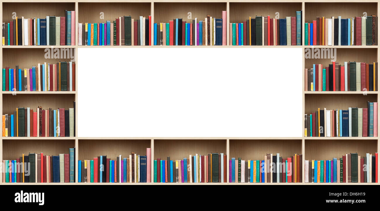 Libri su scaffalature in legno con copia spazio. Foto Stock