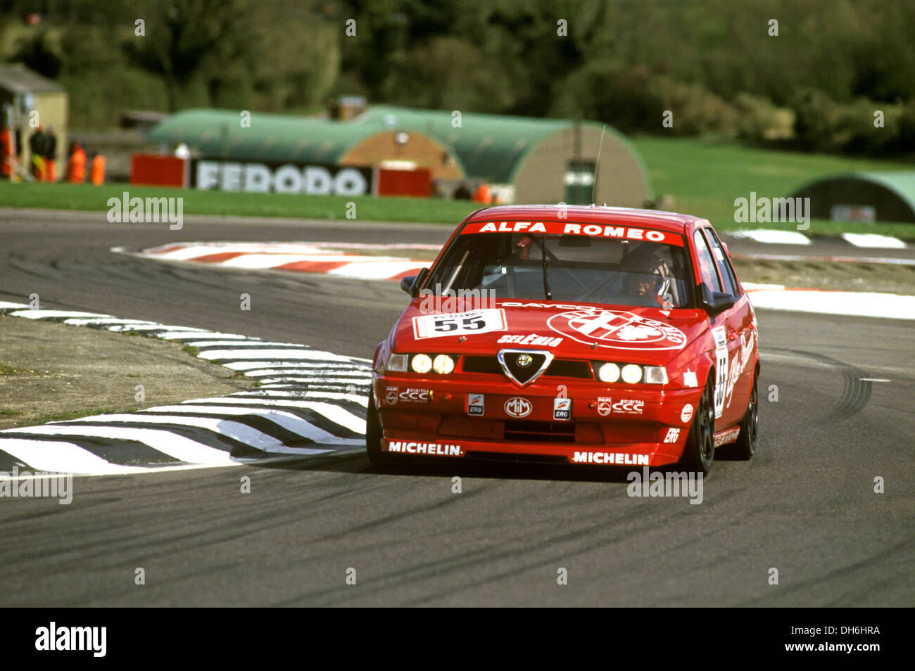 Gabriele Tarquini in un Alfa Romeo 155T racing a Thruxton, Inghilterra 1994. Foto Stock