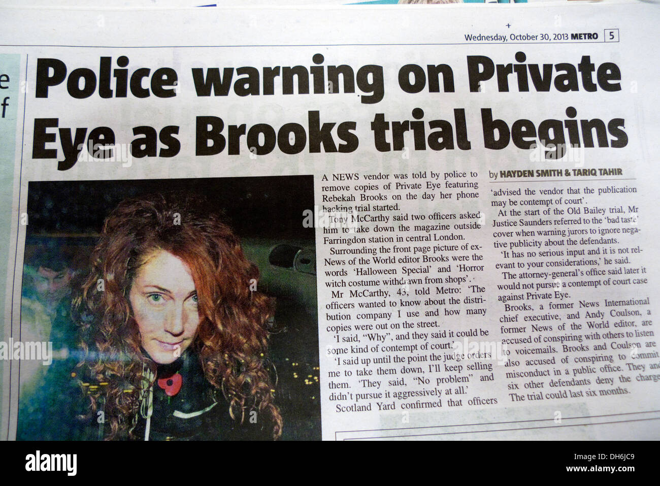 Giornale Metro headline polizia avvertenza sul occhio privato come prova di Brooks inizia 30 ottobre 2013 LONDON REGNO UNITO Foto Stock