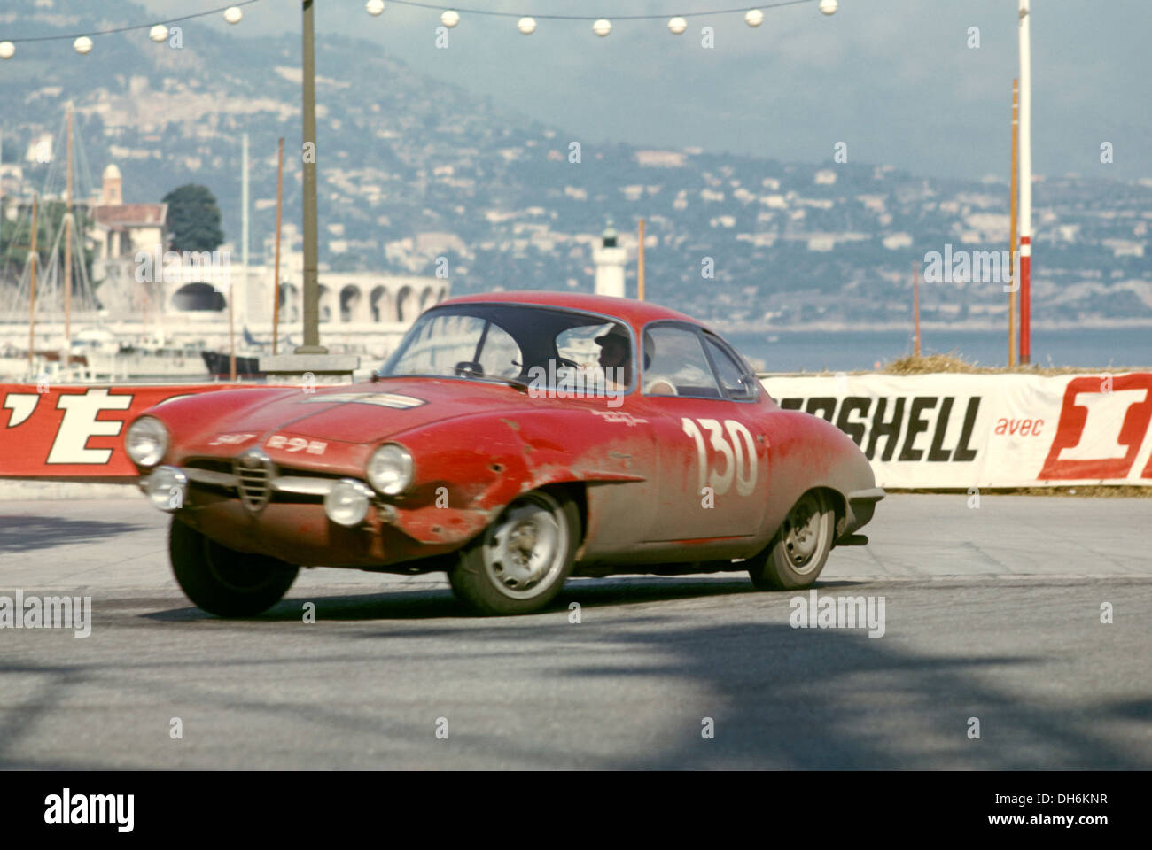 Max Krauth-Jean Imperty l'Alfa Romeo Giulietta SS racing sul Monte Carlo circuito stradale .officine del gas tornante, 22 giugno 1963. Foto Stock