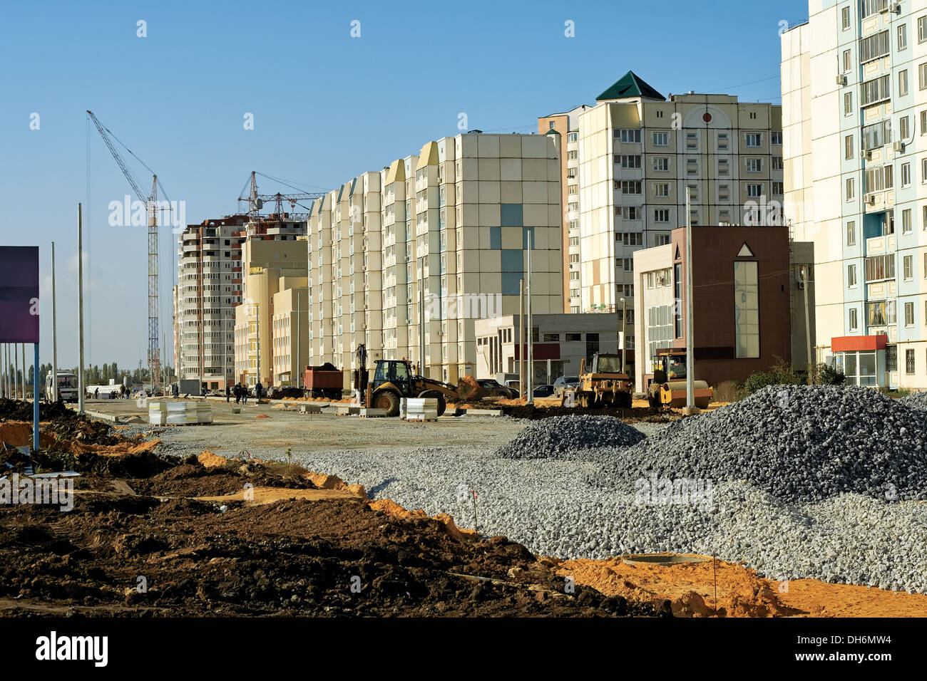 La RUSSIA, Lipetsk, città, home, ghiaia, asfalto, asfaltatura, edificio, compattatore, costruzione, attrezzature pesanti, industriali, indus Foto Stock