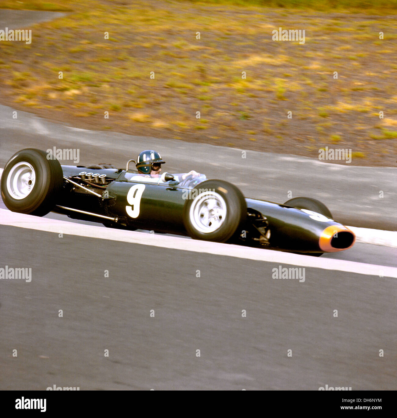 Graham Hill nella BRM P261 numero telaio 6 - quindi 2616, a Karussel angolo, nel Gran Premio di Germania, Germania 1 agosto 1965. Foto Stock