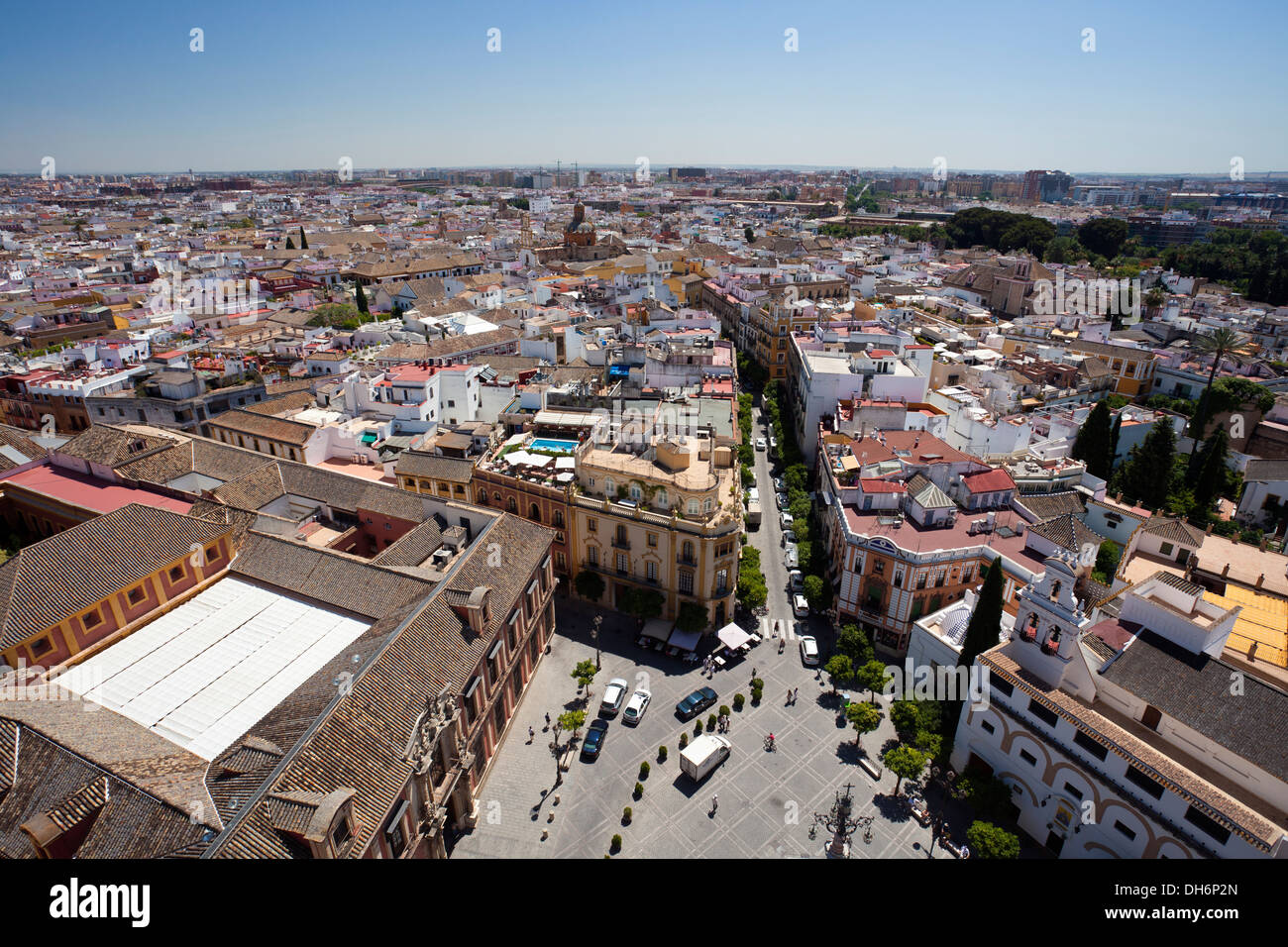 Barrio quartiere Santa Cruz di Siviglia come visto dalla torre Giralda Foto Stock