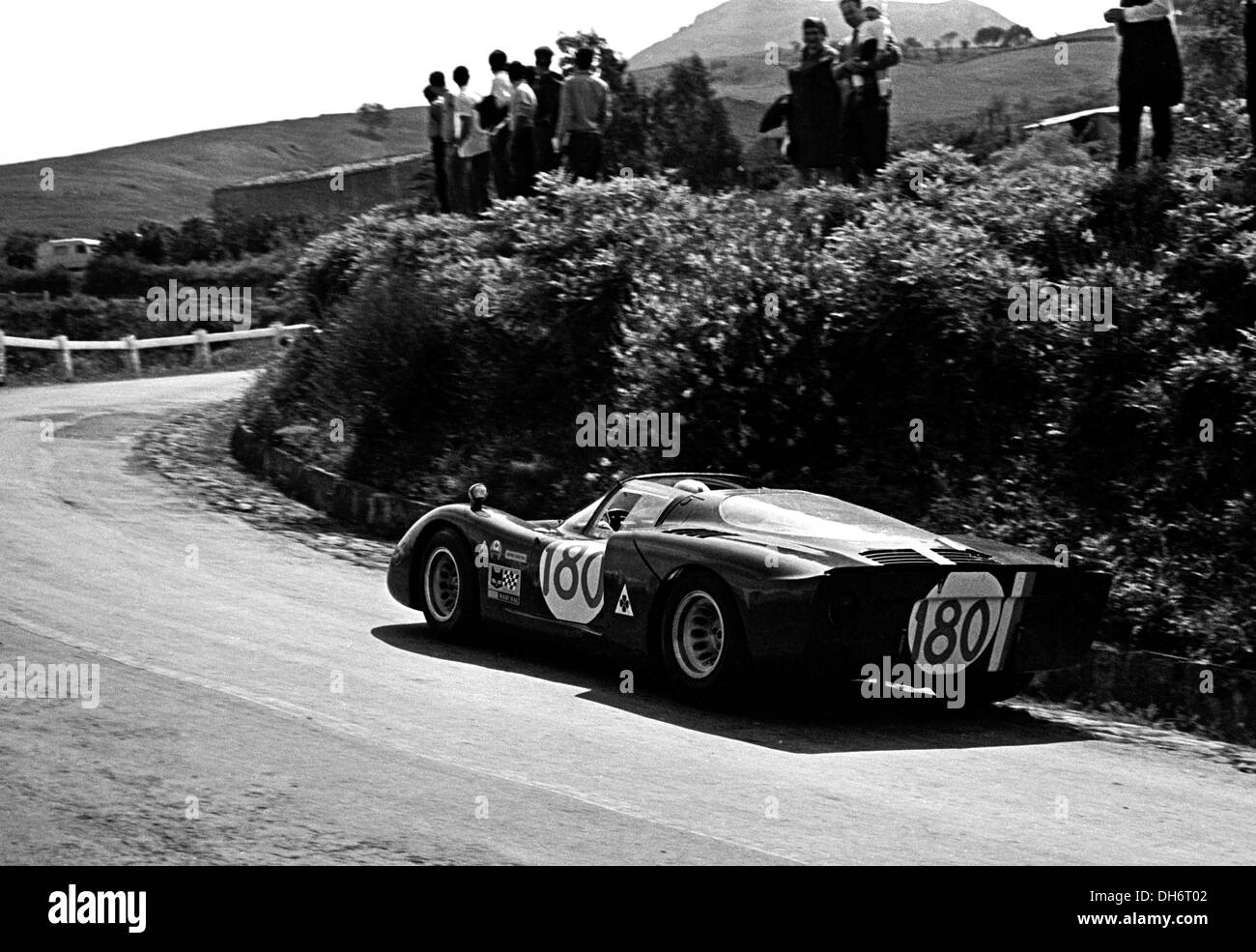 Ignazio Giunti-Nanni Galli's Alfa Romeo T33 racing in Targa Florio, Sicilia 1968. Foto Stock