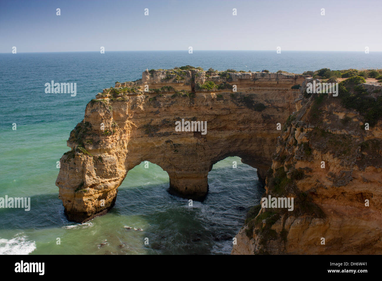 Praia da Marinha mare archi di roccia insolite formazioni di roccia Algarve Portogallo Foto Stock