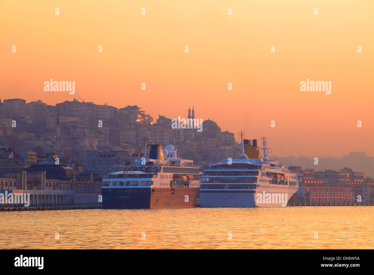 Karakoy Salonu Yolcu Cruise Ship Terminal, Istanbul, Turchia Foto Stock