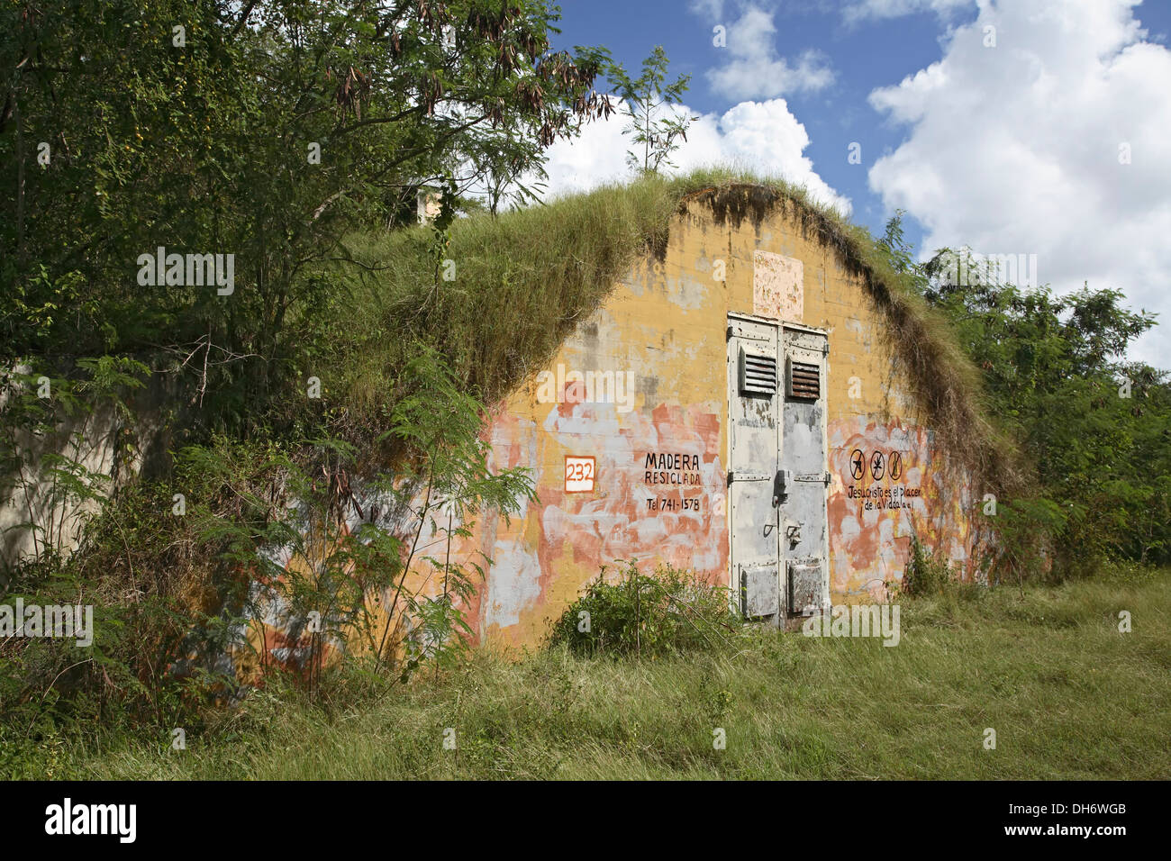 Abbandonato deposito di munizioni, Vieques, Puerto Rico Foto Stock