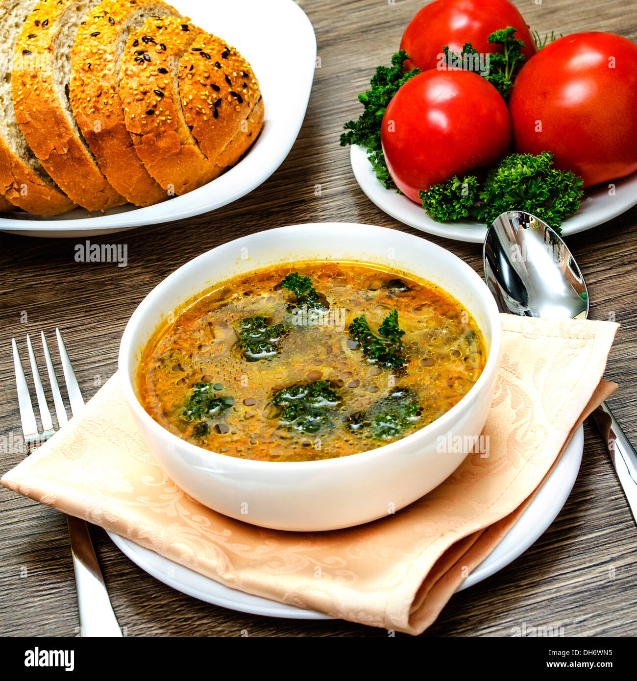 Zuppa. Fotografia di close-up piastra di zuppa di pane e pomodoro. Foto Stock