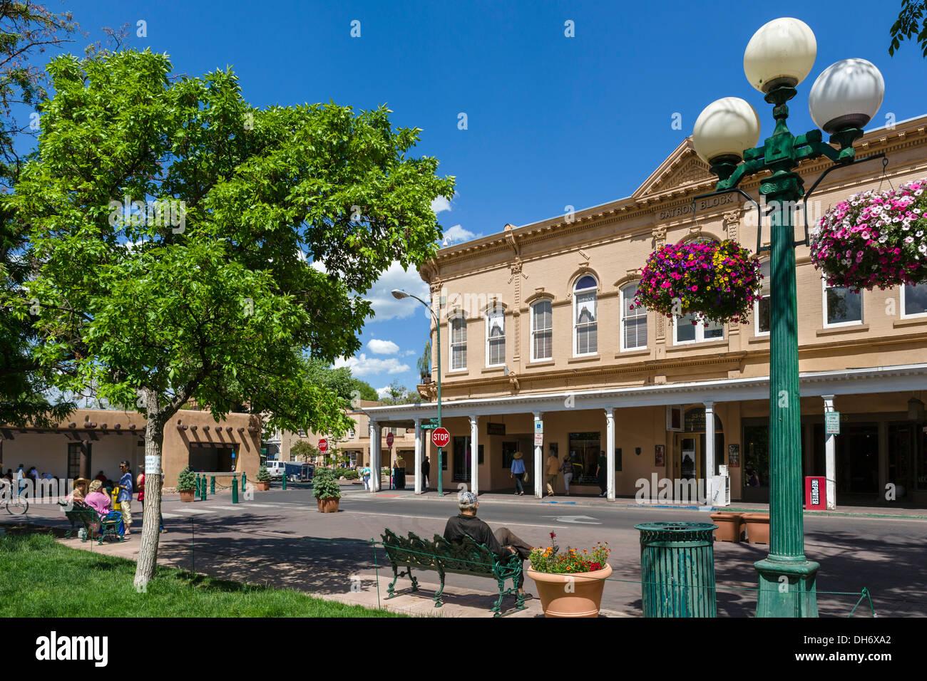 La storica di Santa Fe Plaza nel centro cittadino di Santa Fe, New Mexico, NEGLI STATI UNITI Foto Stock