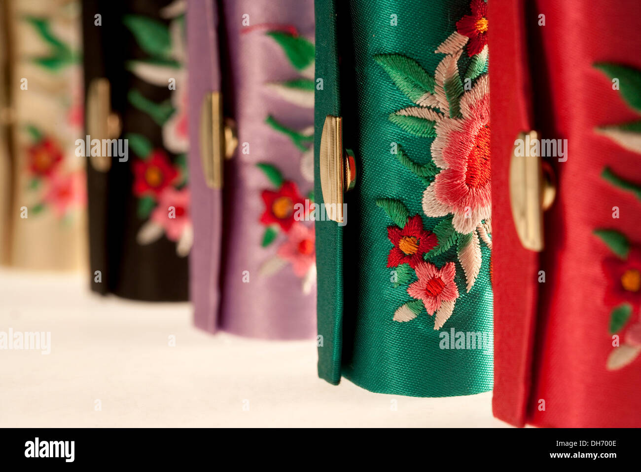 Cinese ricamato astucci per gioielli con motivo floreale Foto stock - Alamy