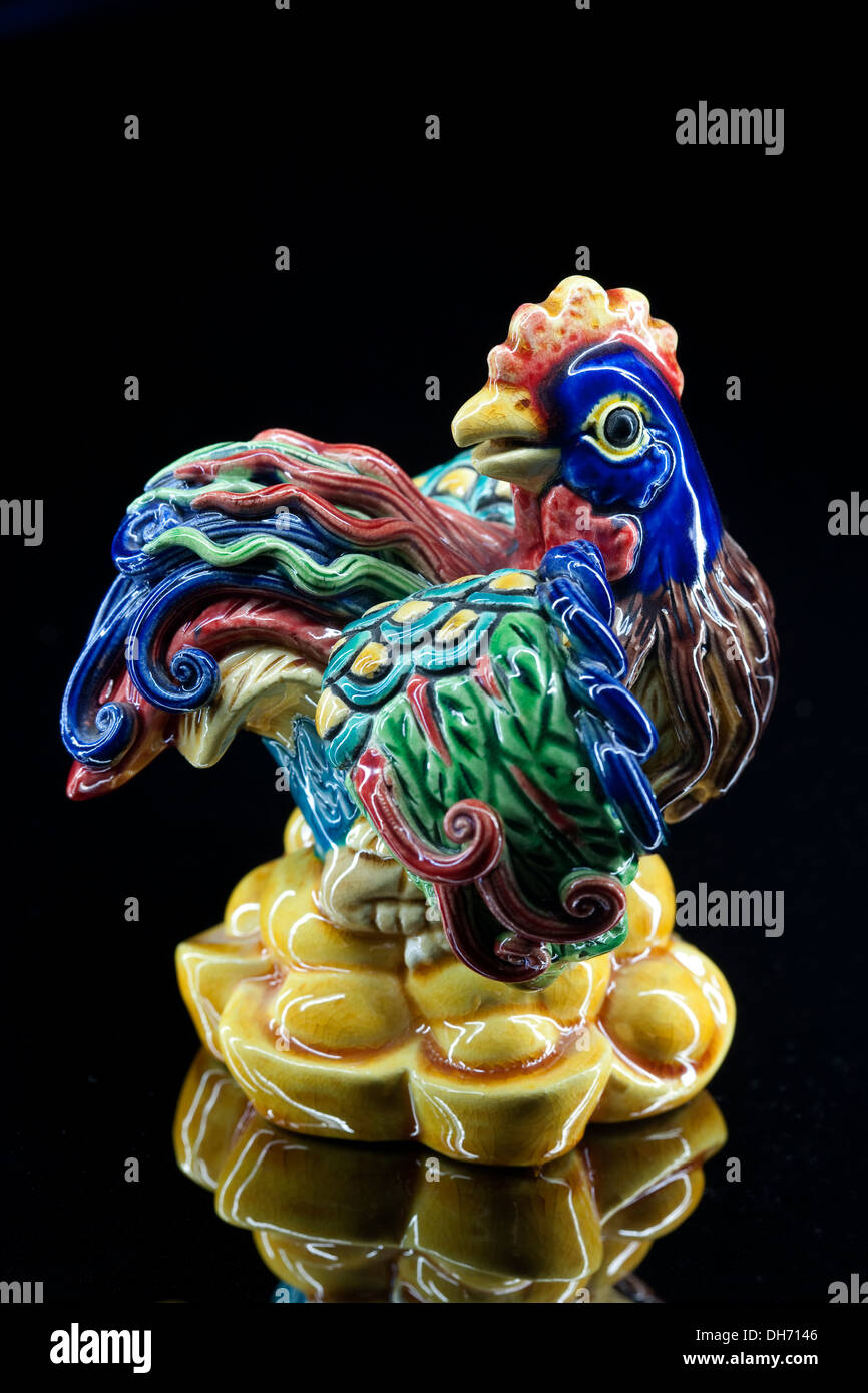 Scultura tradizionale cinese di segno zodiacale, Gallo Foto Stock