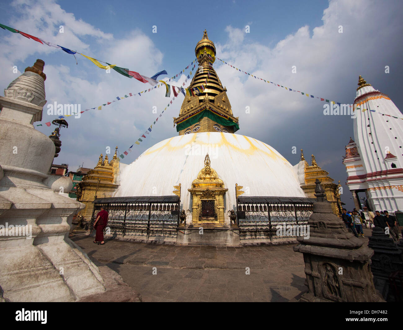 Il complesso di Swayambhunath, aka Monkey Temple, un importante luogo di pellegrinaggio per entrambi i buddisti e indù a Kathmandu, Nepal. Foto Stock