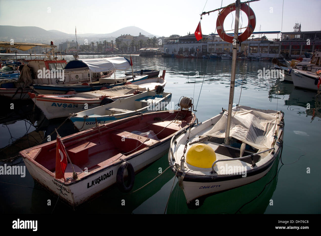 La mattina presto al porto di pescatori a Kusadasi, Turchia. Foto Stock