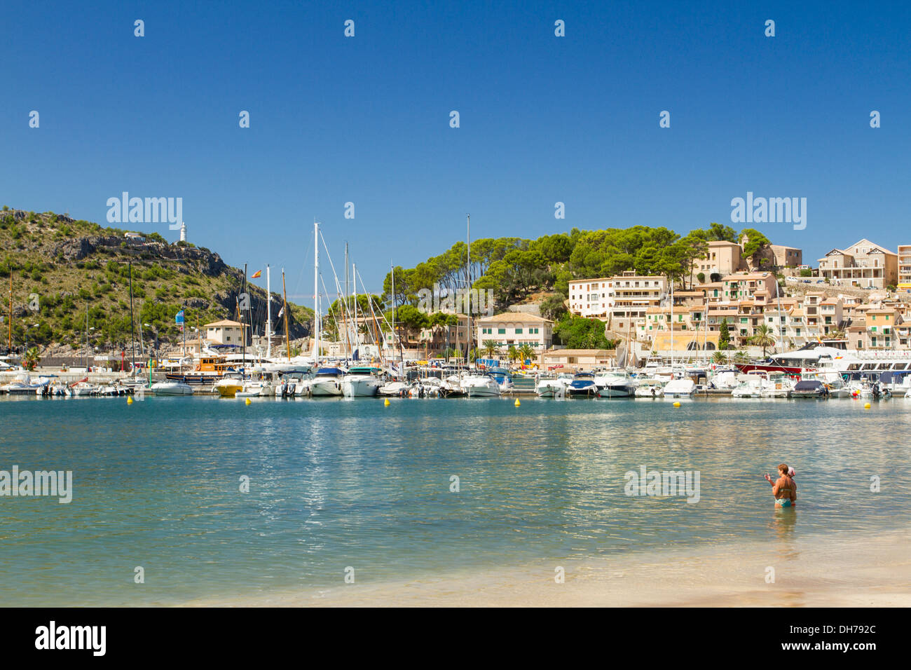 Estate sulla spiaggia di Port de Sóller, Mallorca. Foto Stock