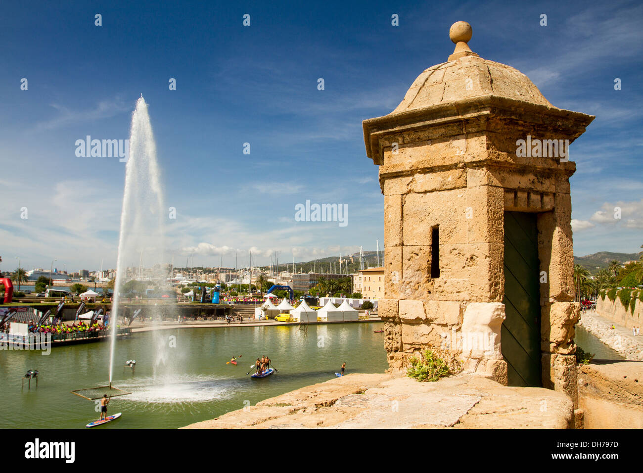 Il lago artificiale di fronte La Seu Cathedral, Palma di Maiorca, isole Baleari, Spagna Foto Stock