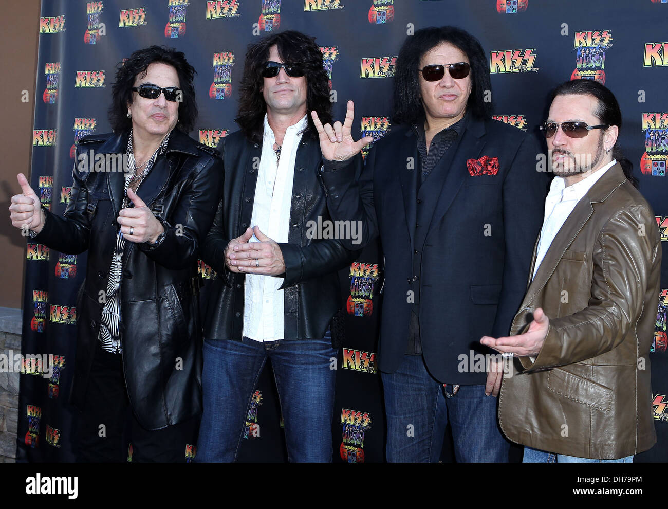 Paul Stanley Tommy Thayer Gene Simmons Eric Singer KISS da Monster Mini Golf Grand Opening - Arrivi Las Vegas Nevada - Foto Stock