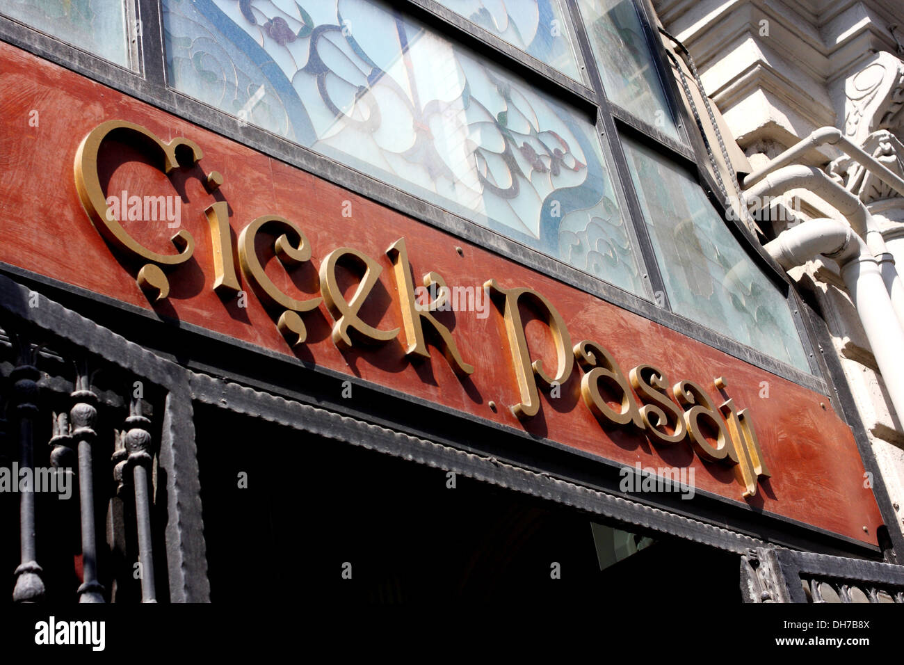 Ingresso Cicek Pasaji (Fiore passaggio), Su Istiklal Caddesi, Istanbul, Repubblica di Turchia Foto Stock