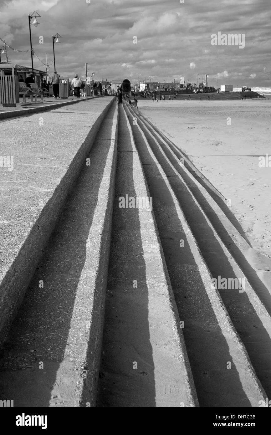 Passi sulla spiaggia Mablethorpe Lincolnshire Foto Stock