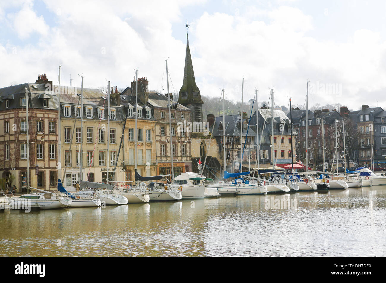 Vista sul vecchio porto di Honfleur, Calvados, Francia Foto Stock