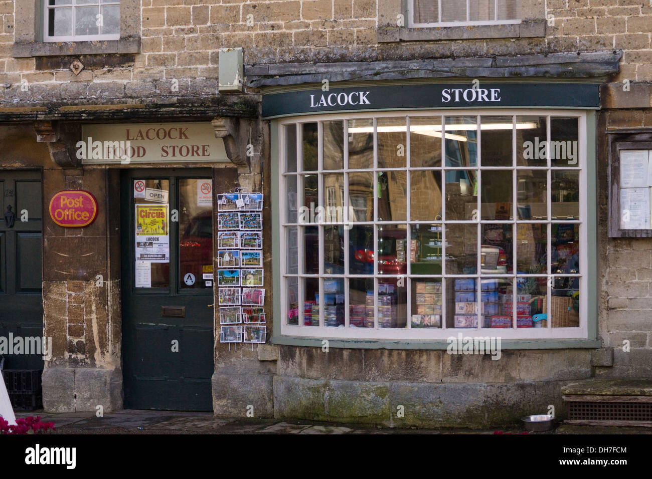 Lacock villaggio nel Wiltshire, Inghilterra UK Il Lacock Store Foto Stock